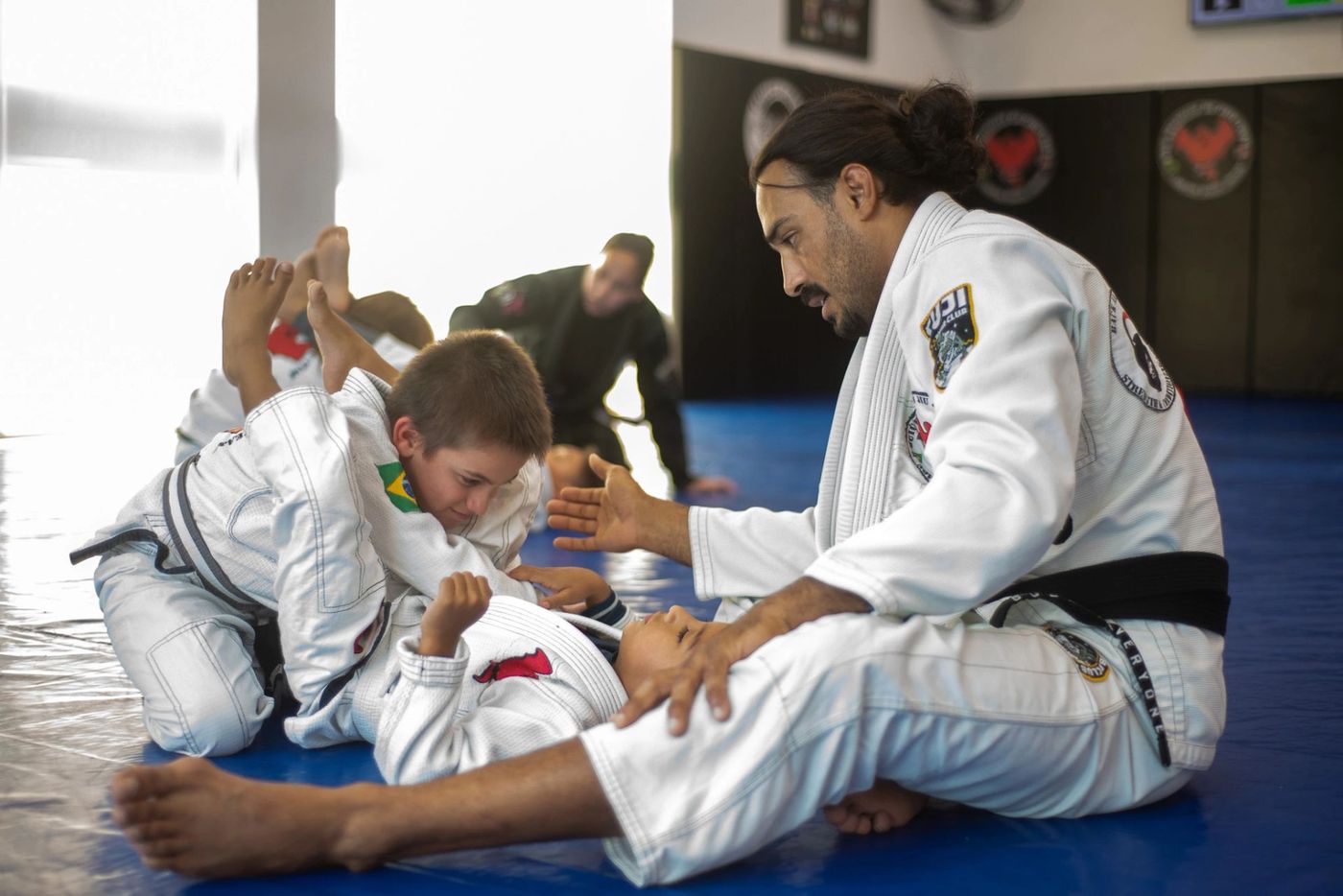 Master Buiu coaching young students on the mats