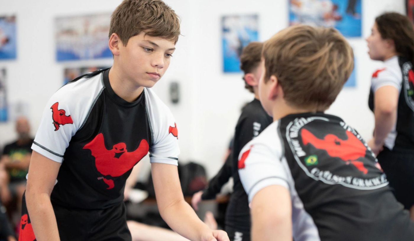 Teens training no-gi Jiu Jitsu